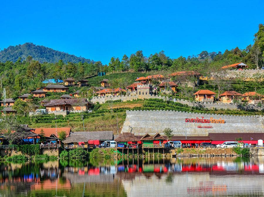 Đến Thái Lan nhất định phải ghé 2 ngôi làng đẹp như tranh vẽ này