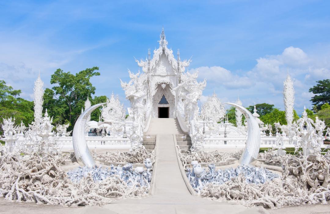 Chùa Wat Rong Khung, ngôi chùa “độc nhất vô nhị” với tông màu trắng “độc tôn”