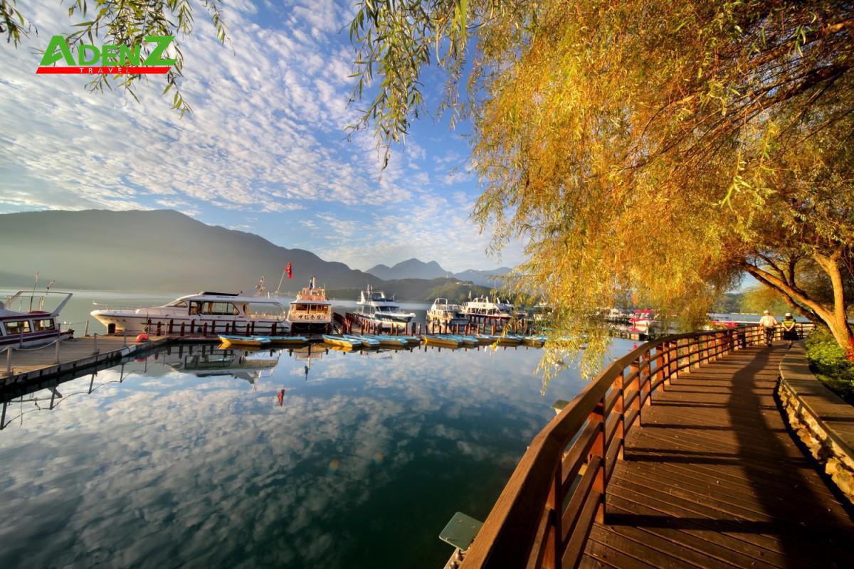 Khung cảnh tuyệt đẹp bên hồ Nhật Nguyệt