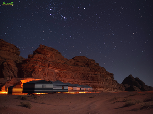 Bầu trời đêm đầy sao tại một khu cắm trại thuộc sa mạc Wadi Rum Nguồn: Getty Images