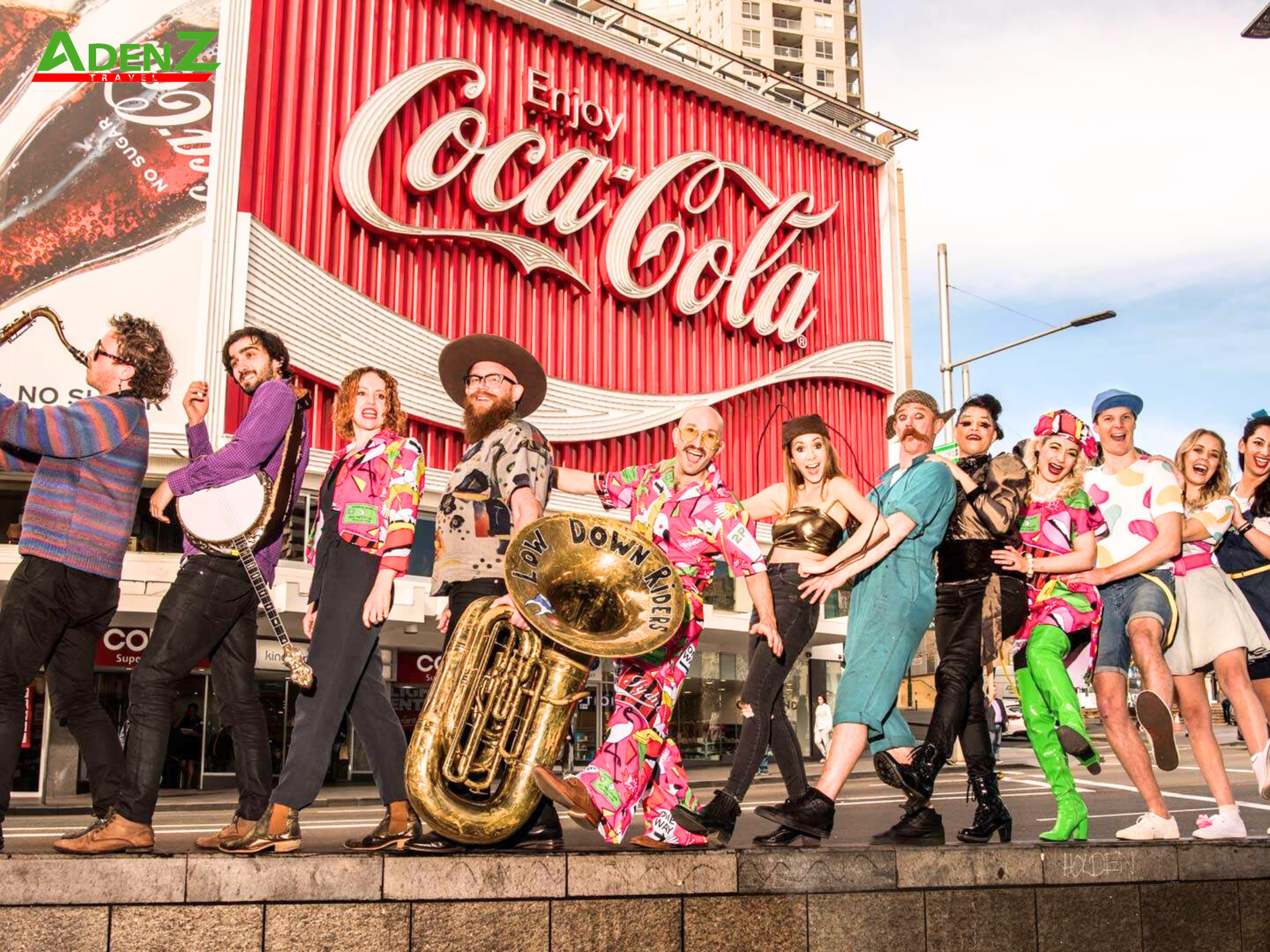 Những người nghệ sĩ vui vẻ tạo dáng tại lễ hội Fridge Sydney ở Úc