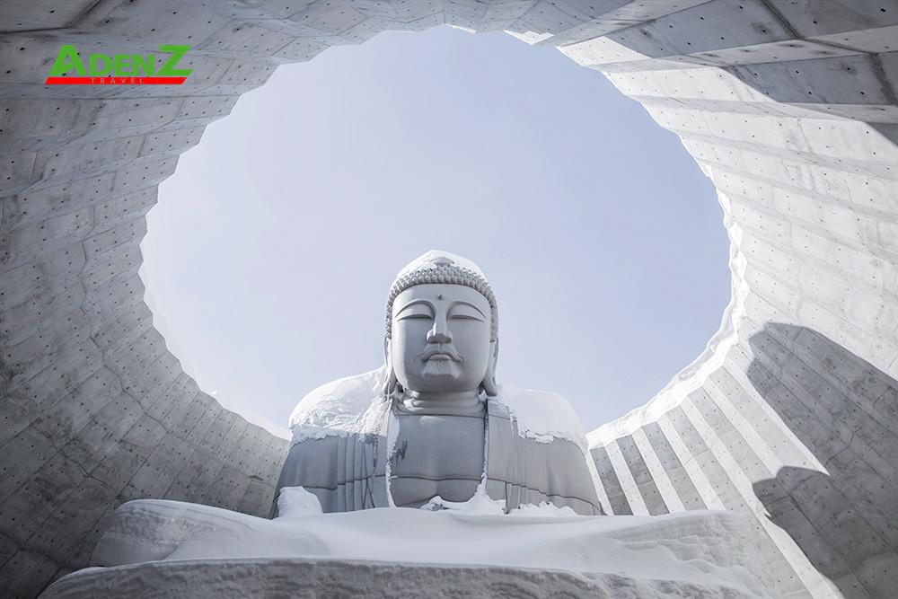 Bức tượng Phật cao 13,5m đầy uy nghiêm