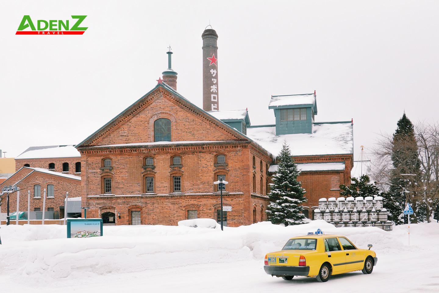 Nhà máy bia Sapporo bắt đầu từ những mẻ bia đầu tiên tại Sapporo vào những năm 1877 cho đến nay thì thương hiệu bia này đã được xuất khẩu đi nhiều nước trên thế giới và trở thành một biểu tượng trứ danh của Hokkaido.