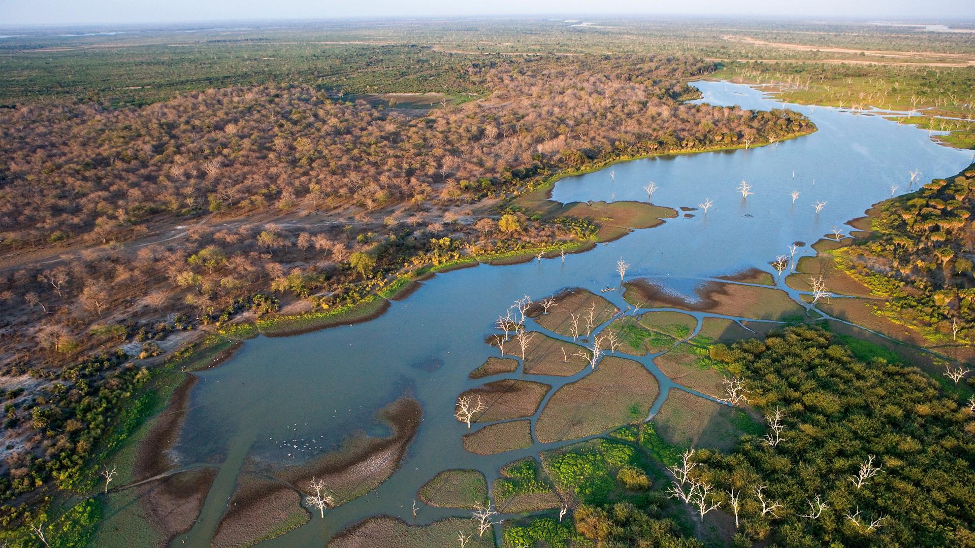 TOUR DU LỊCH ULTIMATE ZIMBABWE & BOTSWANA - VICTORIA FALLS - CÔNG VIÊN QUỐC GIA ZAMBEZI, CHOBE, MAKGADIKGADI PANS - KHU BẢO TỒN ELEPHANT SANDS - ĐỒNG BẰNG OKAVANGO